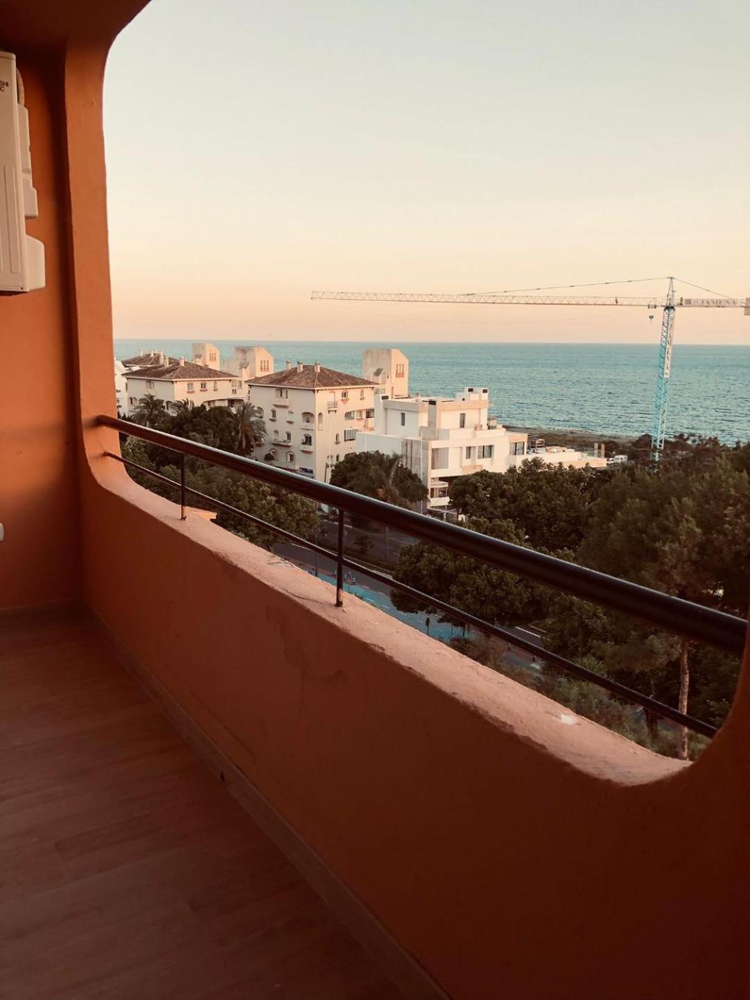 Apartamento Playa Del Cristo Estepona Eksteriør billede